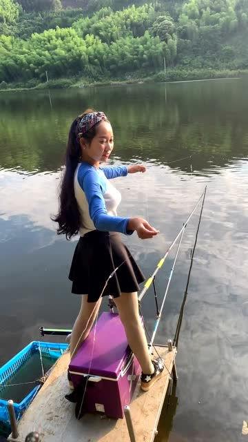 头条小游戏美女钓鱼视频,头条小游戏视频引网友热议