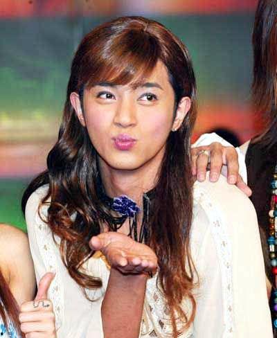 女明星扮孕妇,时尚与孕味并存